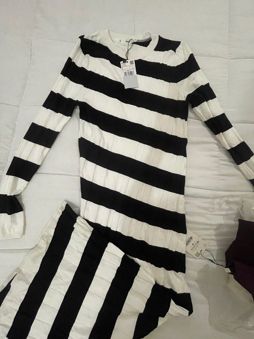 Mango knit maxi dress (Category: Announcements) located in Las Pinas. Submitted by silvader (Listing ID 1461160441, Image 2). Description: Bnwt Small Authentic Knitted .