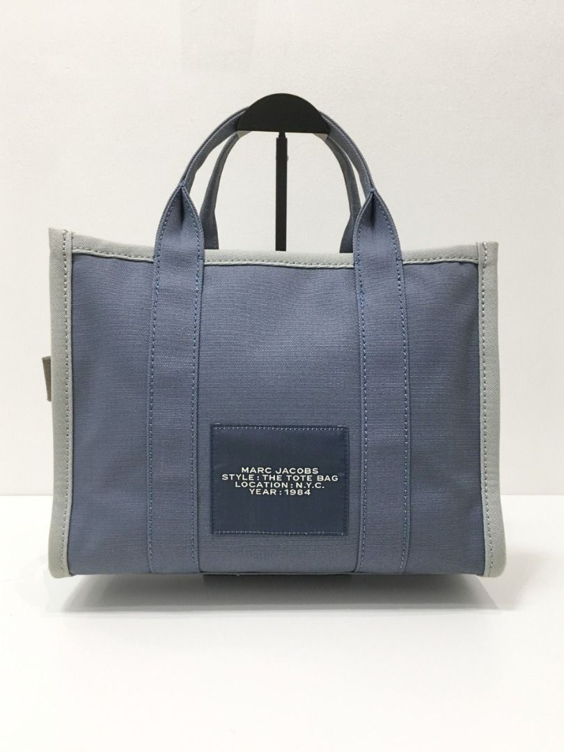 Marc Jacobs Medium "The Tote Bag" (Preloved Authentic) (Category: Luxury Bags & Wallets) located in Santa Rosa. Submitted by brandieshoppe (Listing ID 1461296749, Image 3). Description: ✅ Authentic/Original Preloved ✅ From Japan Auction ✅ Money-back Guaranteed If Proven Fake ✅ Message Us For More Details ✅ Open for Layaway Disclaimer: All items sold are preloved unless otherwise stated as brand new. As pre-owned items, signs of previous use, wear