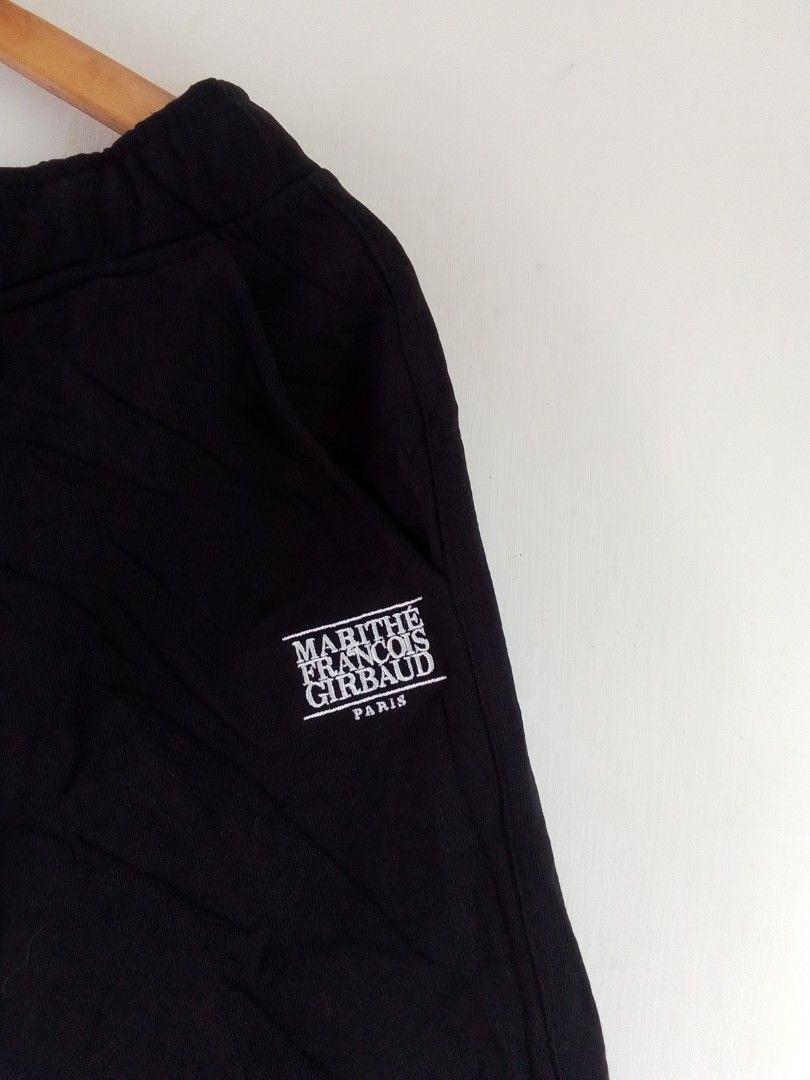 Marithe Francois Girbaud Black Shorts Size M (Category: Shorts) located in Malilipot. Submitted by santosbolofer (Listing ID 1461152410, Image 3). Description: Marithe Francois Girbaud Black Shorts Size M on tag Waistline 30-32 Length 18.5 Excellent to new condition 400 plus sf Loc. Bicol📌.