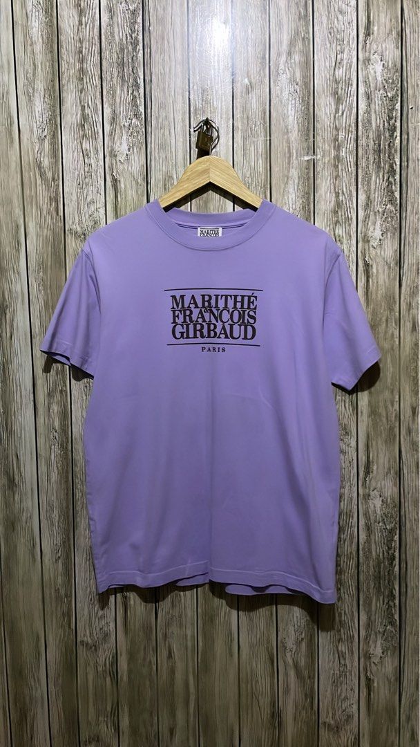 Marithe Francois Girbaud Paris T-shirt Size M (Category: Shirts) located in Cebu City. Submitted by johnova18 (Listing ID 1461313406, Image 2). Description: Marithe Francois Girbaud Classic Print Purple Shirt Authentic ✅ Size: Medium Width: 19.5 Length: 26.5 Color rate: 10/10 Pristine condition Good As New 2000 + shipping fee Location: Cebu City .
