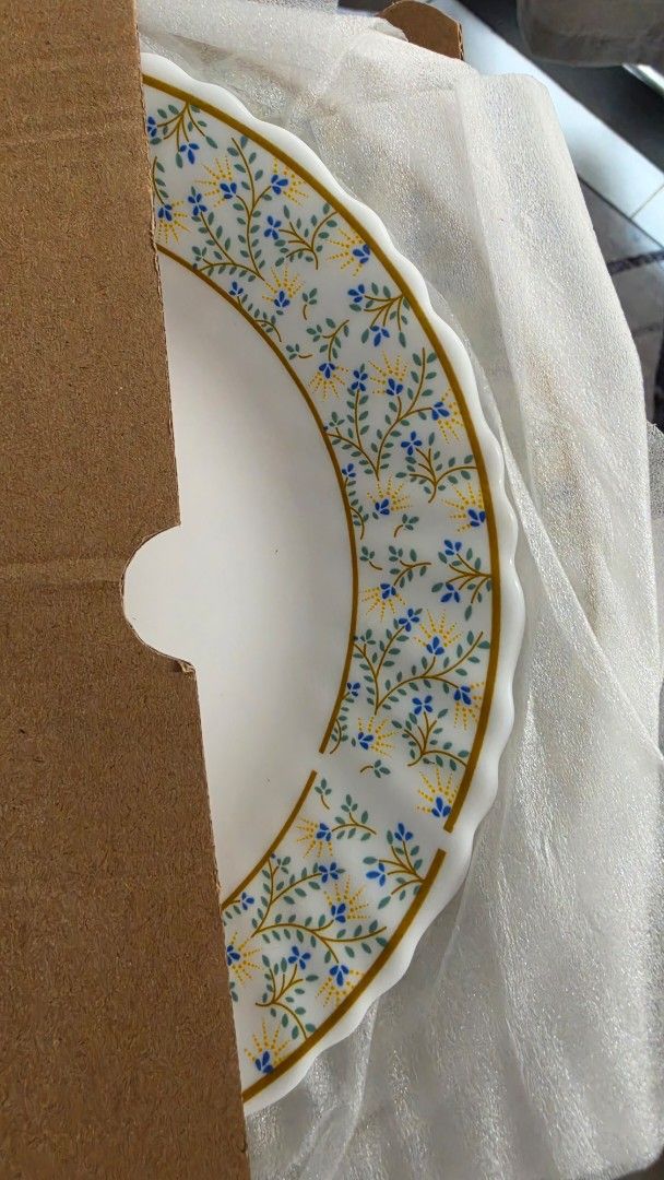 Masflex Opalware 10 Piece Dinnerware Set (Category: Dinnerware & Cutlery) located in Manila. Submitted by knasun15 (Listing ID 1461323750, Image 3). Description: - Masflex Opalware 10-piece Dinnerware Set - Design: Gold line; see 3nd photo - Features: Microware safe, chip resistant, tempered - Set Includes: Plates, cups, and saucers - complete set - 2 stocks (500 each).