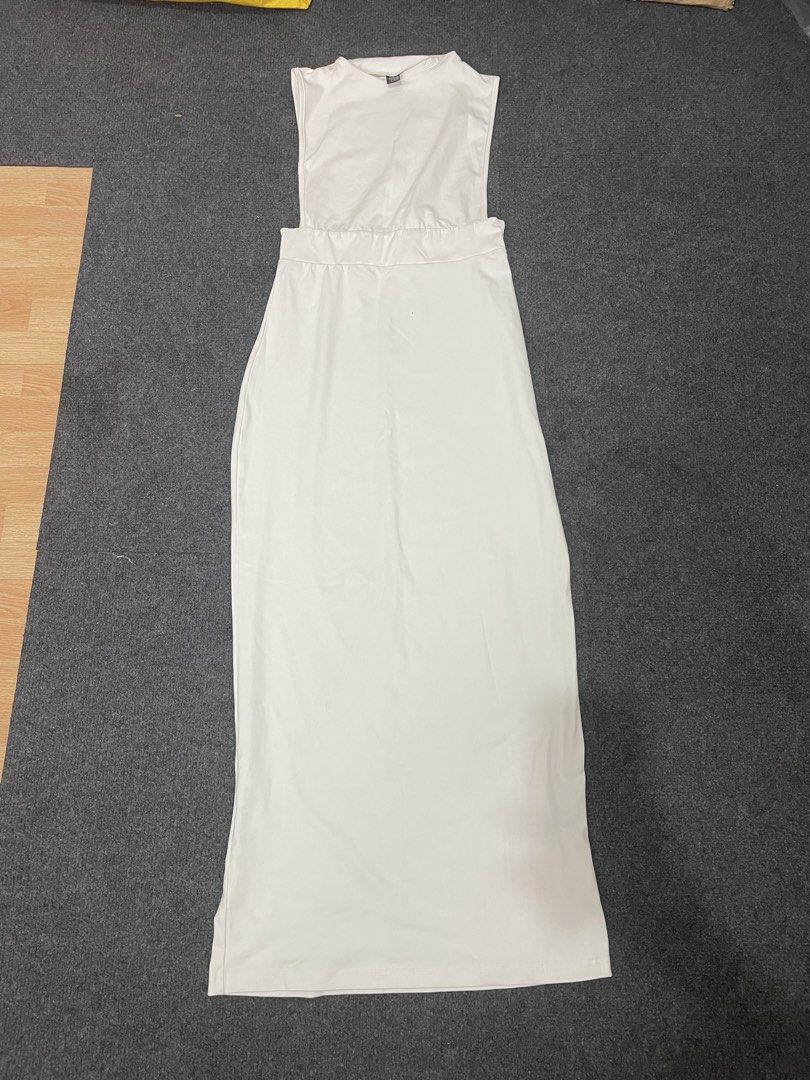Maxi Dress (Category: Evening dresses & gowns) located in Quezon City. Submitted by biancakingggg (Listing ID 1461269427, Image 1). Description: Negotiable.