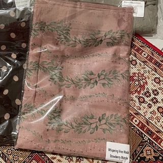 (Category: ) located in . Submitted by yourfavthrift._0 (Listing ID 1461291577, Image 1). Description: .