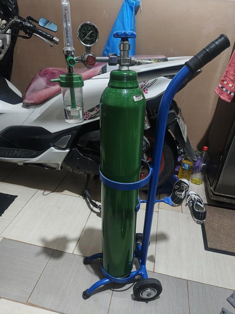MC Oxygen Regulator with Tank and Trolley (Category: Medical Supplies & Tools) located in Pasig City. Submitted by urbanvoghue (Listing ID 1461116423, Image 2). Description: 13.4 Liter Portable Medical Oxygen Tank Assembly with Trolley and Regulator. ​Medical Oxygen Tank (Cylinder) ​Capacity / Volume: 1348 ​Material: Seamless Steel (painted standard medical green) MC brand -​Oxygen Regulator & Flowmeter Unit ​Trolley Cart ​Construction: Powder-co