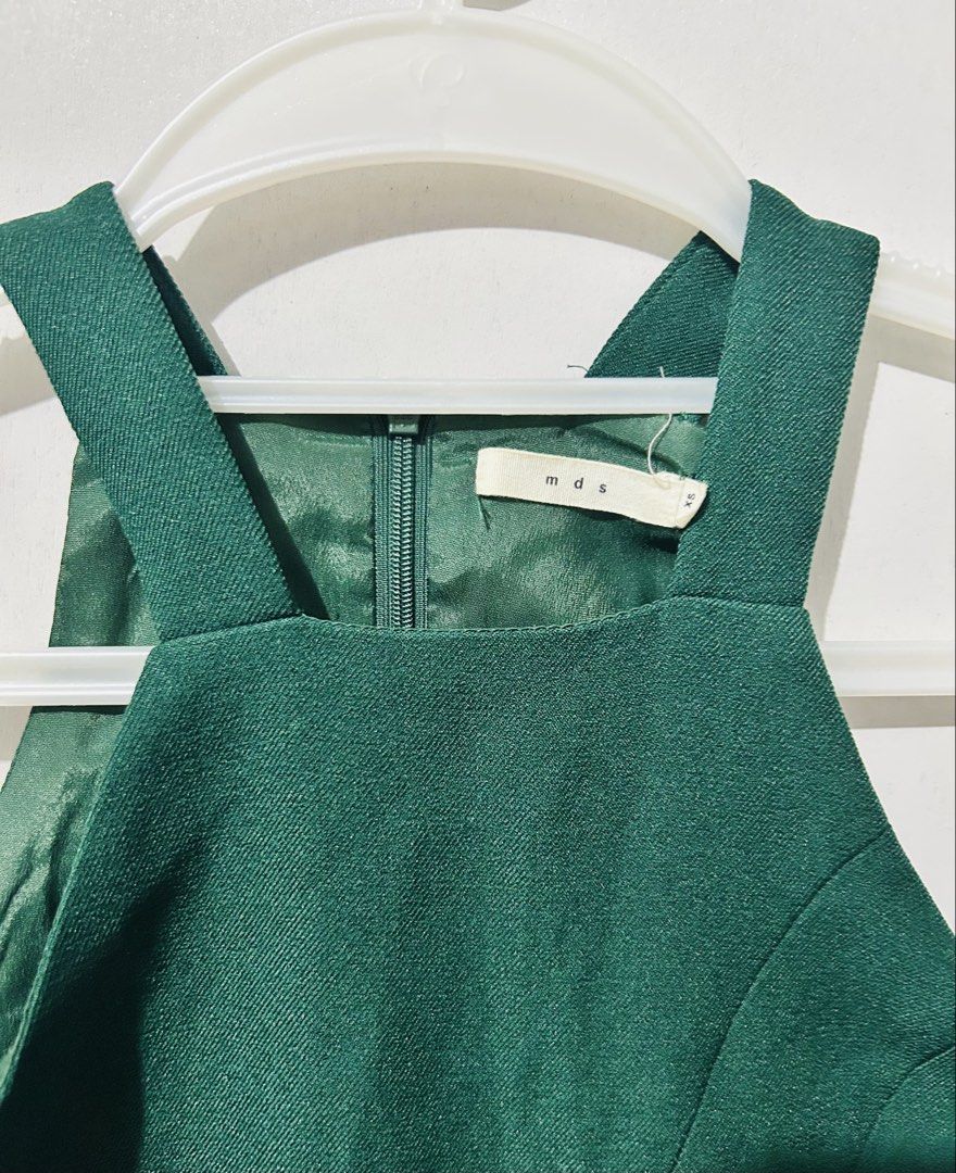 MDS Emerald Green Halter Peplum Top (Category: Blouses) located in Palo. Submitted by kaleidoscope_676 (Listing ID 1461125305, Image 2). Description: - Emerald green halter neck peplum top - Brand: MDS - Zipper closure at the back - Structured fit with a flared hem - Perfect for dressing up or down - Pairs well with skirts or trousers.