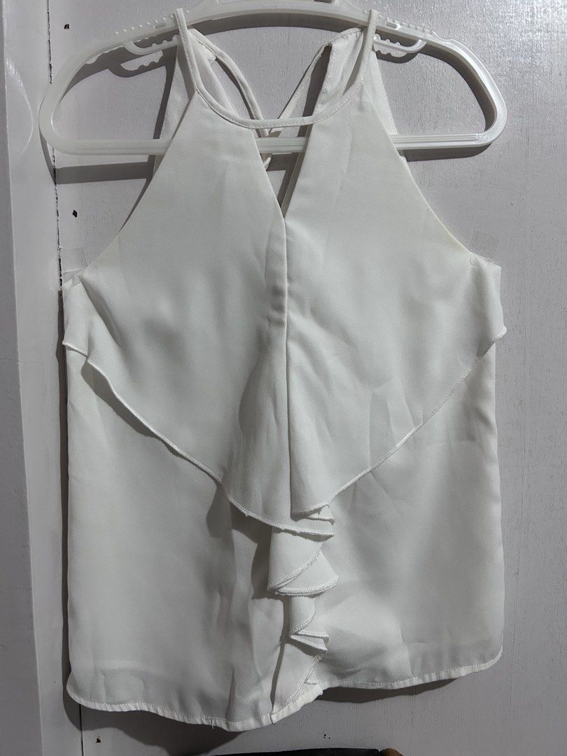 MDS White Ruffle Halter Neck Top XS (Category: Blouses) located in Palo. Submitted by kaleidoscope_676 (Listing ID 1461122454, Image 1). Description: - White halter neck top - Ruffle details - Flowy material - Size XS - Perfect for dressing up or down - Easily pairs with skirts or pants.