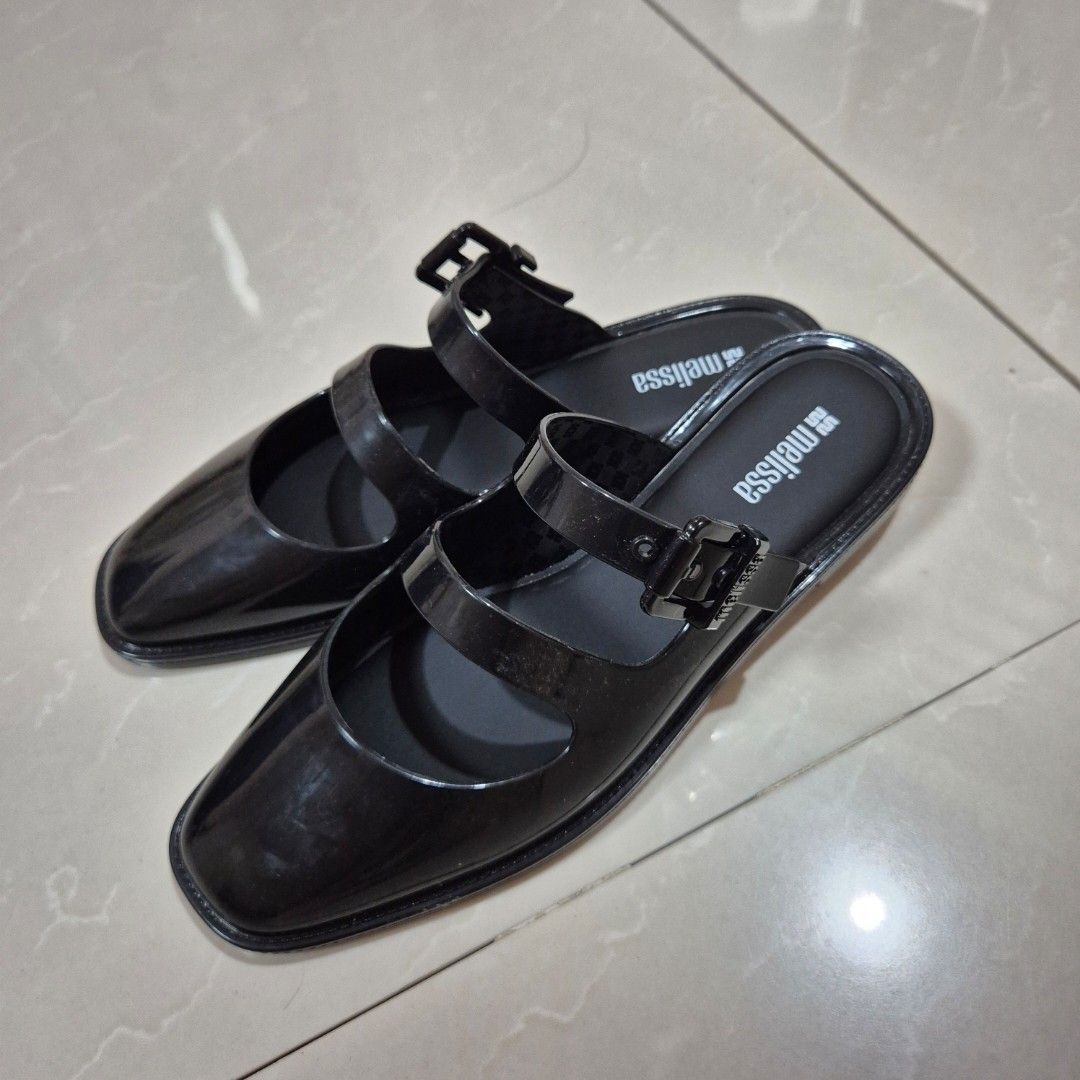 Melissa Anastasia Shoes US6 (Category: Flats & Sandals) located in Makati City. Submitted by nkris07 (Listing ID 1461289697, Image 2). Description: Melissa Anastasia flat sandals slip ons glossy black 🖤 100% orig from Melissa SM dept store US6 used once for an office party like brandnew! smells very nice Mall SRP price: 3999 My price: 2k.