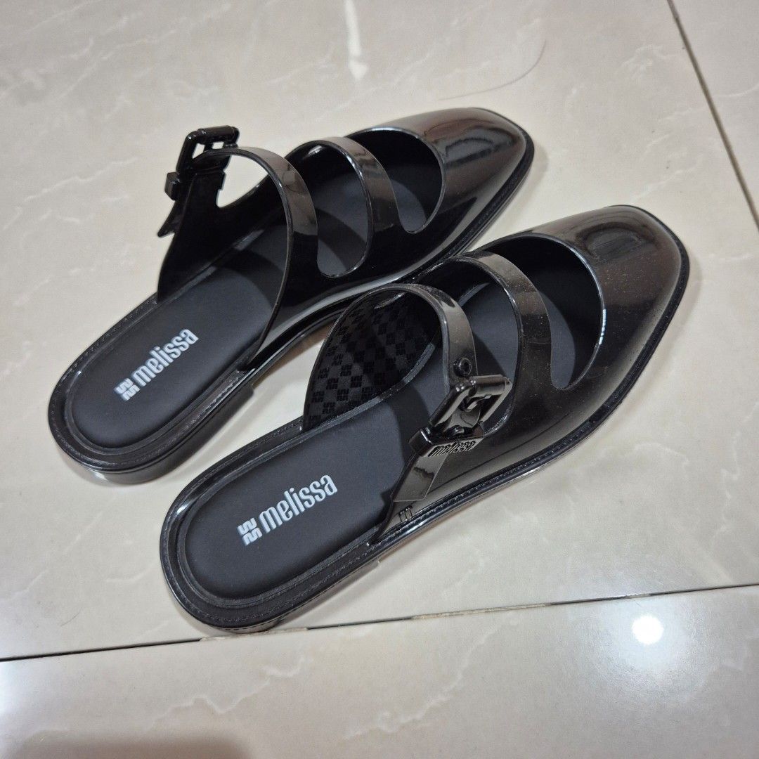 Melissa Anastasia Shoes US6 (Category: Flats & Sandals) located in Makati City. Submitted by nkris07 (Listing ID 1461289697, Image 3). Description: Melissa Anastasia flat sandals slip ons glossy black 🖤 100% orig from Melissa SM dept store US6 used once for an office party like brandnew! smells very nice Mall SRP price: 3999 My price: 2k.