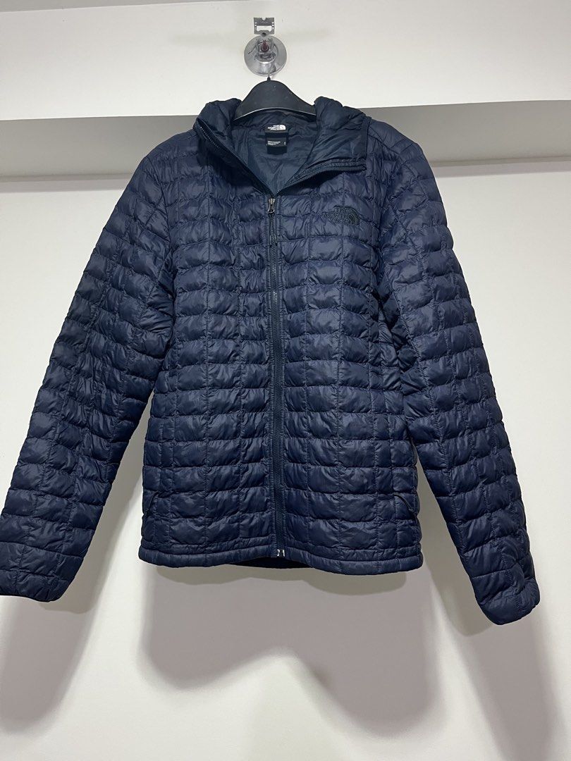 Men’s The North Face Puffer Jacket (Category: Coats, Jackets and Outerwear) located in Pasig City. Submitted by pixiedust78 (Listing ID 1461276537, Image 1). Description: - Men’s The North Face puffer jacket - Navy Blue - Thermoball Eco insulation for warmth - Full zip closure with attached hood - Two zippered front pockets - Purchased in USA - Original.