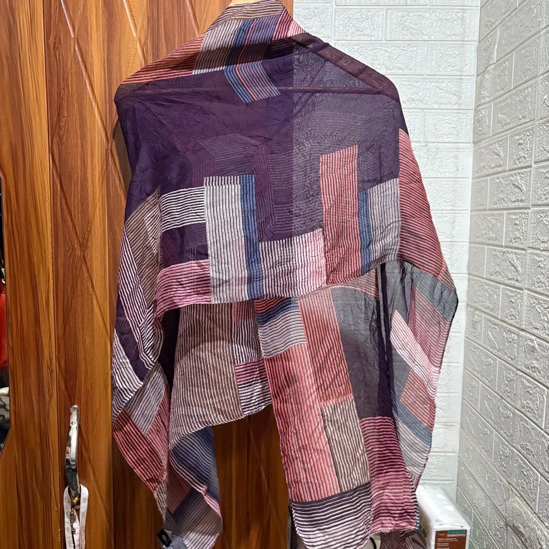 METROCITY Scarf - Geometric Pattern (Category: Scarves) located in Carmen. Submitted by ar_thrift00 (Listing ID 1461243559, Image 2). Description: - METROCITY scarf - Cool geometric block pattern - Colors: Purple, pink, and blue - Lightweight material, drapes nicely - Perfect accessory to add flair to any outfit.