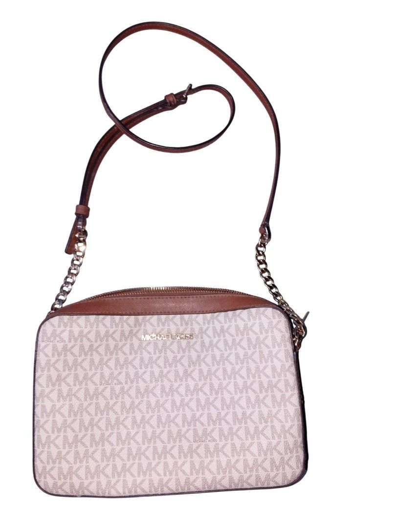 Michael Kors (Category: Cross-body Bags) located in Manila. Submitted by riri_blossom (Listing ID 1461252858, Image 1). Description: need funds emergency.