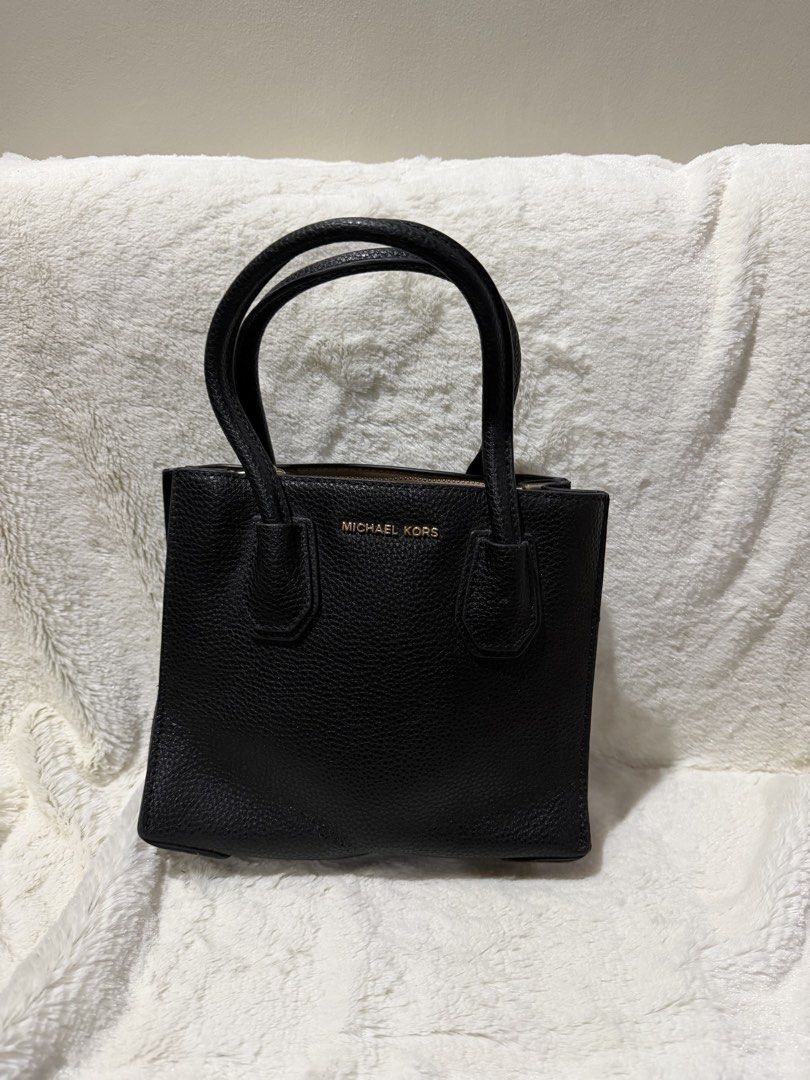 Michael Kors Black Leather Tote Bag (Category: Luxury Bags & Wallets) located in Caloocan City. Submitted by princessthriftbags (Listing ID 1461310935, Image 1). Description: - Michael Kors black pebbled leather tote With sling ACTUAL PIC POSTED -PRELOVED SO PLS MANAGE YOUR EXPECTATION - Gold hardware details - Zipper closure - Interior zip pocket - Four metal feet on the bottom - Comfortable handle length - Ideal for everyday use Authentic.