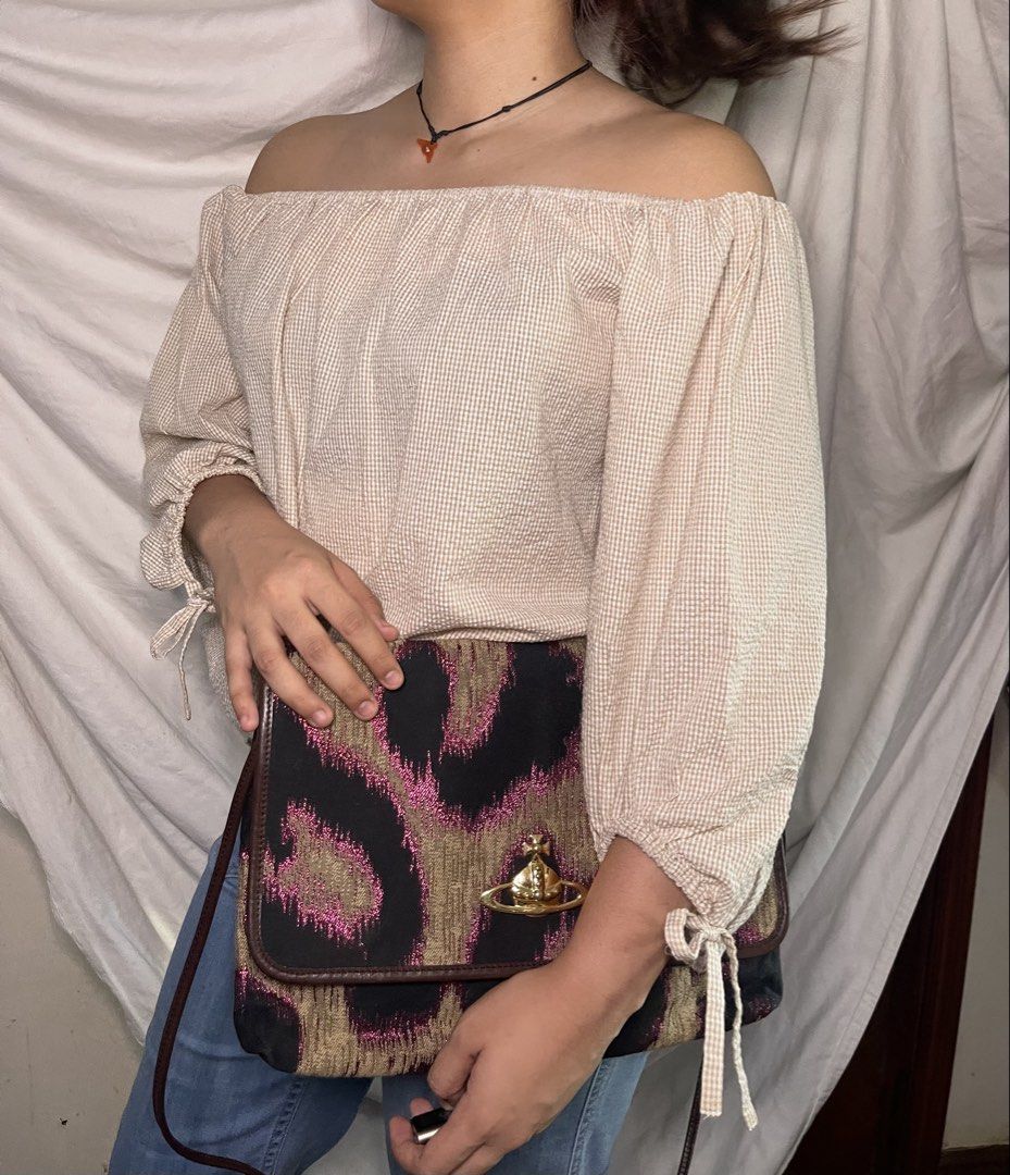 Michael Kors off shoulders (Category: Shirts) located in Manila. Submitted by cocodudut (Listing ID 1461168162, Image 2). Description: Medium to Largesize Little stain at the back, i think it can be removed Bag and pants are also for sale.