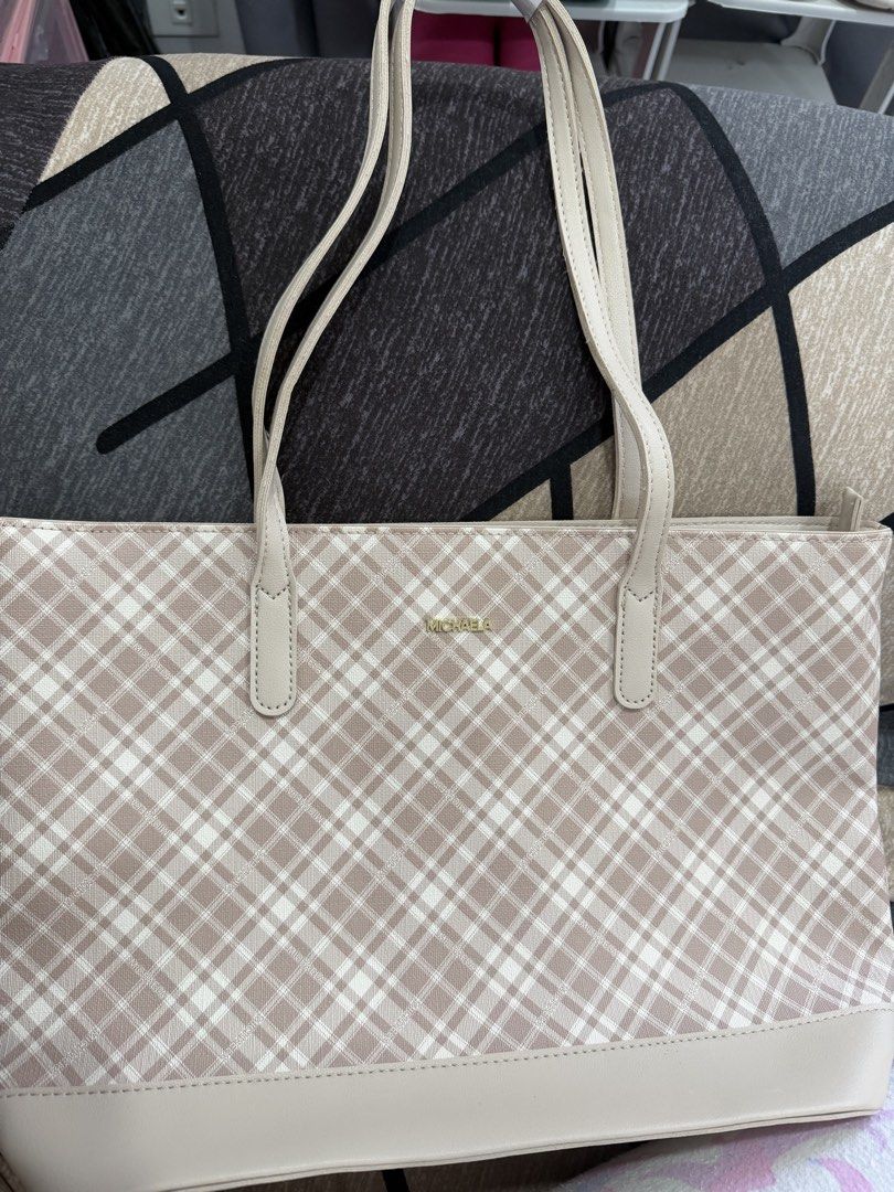 Michaela shoulder bag (Category: Shoulder Bags) located in Manila. Submitted by td1214 (Listing ID 1461323267, Image 1). Description: Never been used with tag.