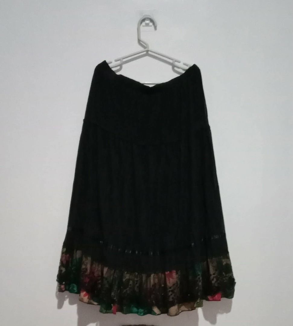 Midi skirt with Sequins (Category: Skirts) located in Calapan. Submitted by jyka12345 (Listing ID 1461169427, Image 1). Description: .