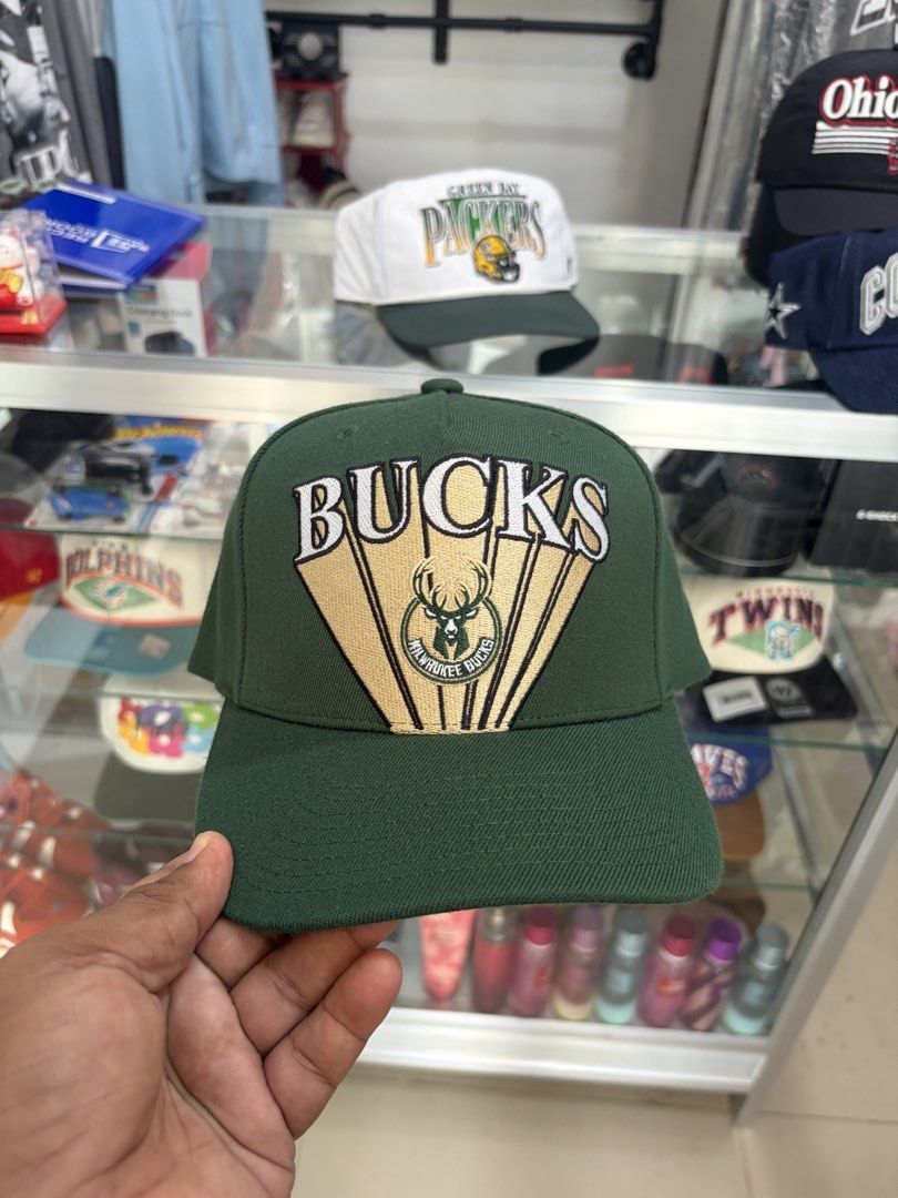 Milwaukee Bucks buzzer beater hat (Category: Caps & Hats) located in Pinamalayan. Submitted by danilotubero08 (Listing ID 1461132933, Image 1). Description: Milwaukee Bucks buzzer beater hat by mitchell & ness.