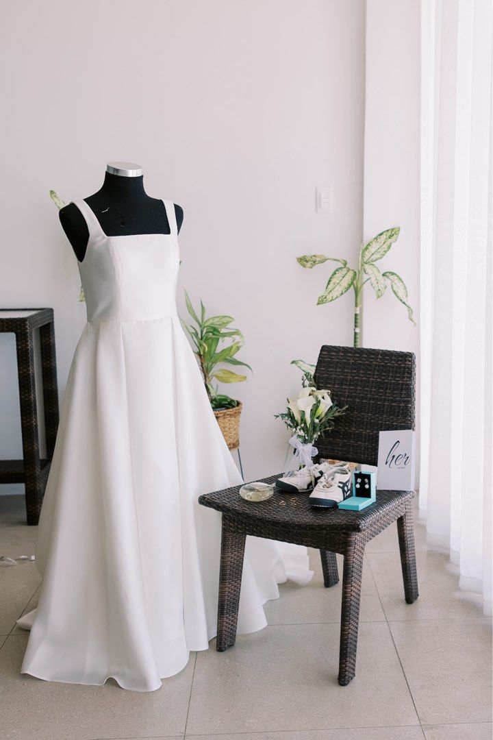 Minimalist Wedding Gown (Category: Dresses) located in Cebu City. Submitted by nadeshkaong (Listing ID 1461122770, Image 1). Description: FOR SALE: Custom Minimalist Wedding Gown Worn once—ready for her next bride. 👰‍♀️ Clean, modern, no fuss—perfect for chill brides who don’t want the extra but still want that look. Super flattering fit with a structured top + flowy skirt combo. ✨ Details: • Silk mikado fabric • Square neckline, timeless minima