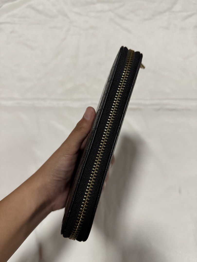 Miniso Long Zip-around Wallet (Category: Wallets & Card holders) located in Baguio. Submitted by everythingmustgo2600 (Listing ID 1461230220, Image 2). Description: black crocodile-embossed long zip-around wallet..