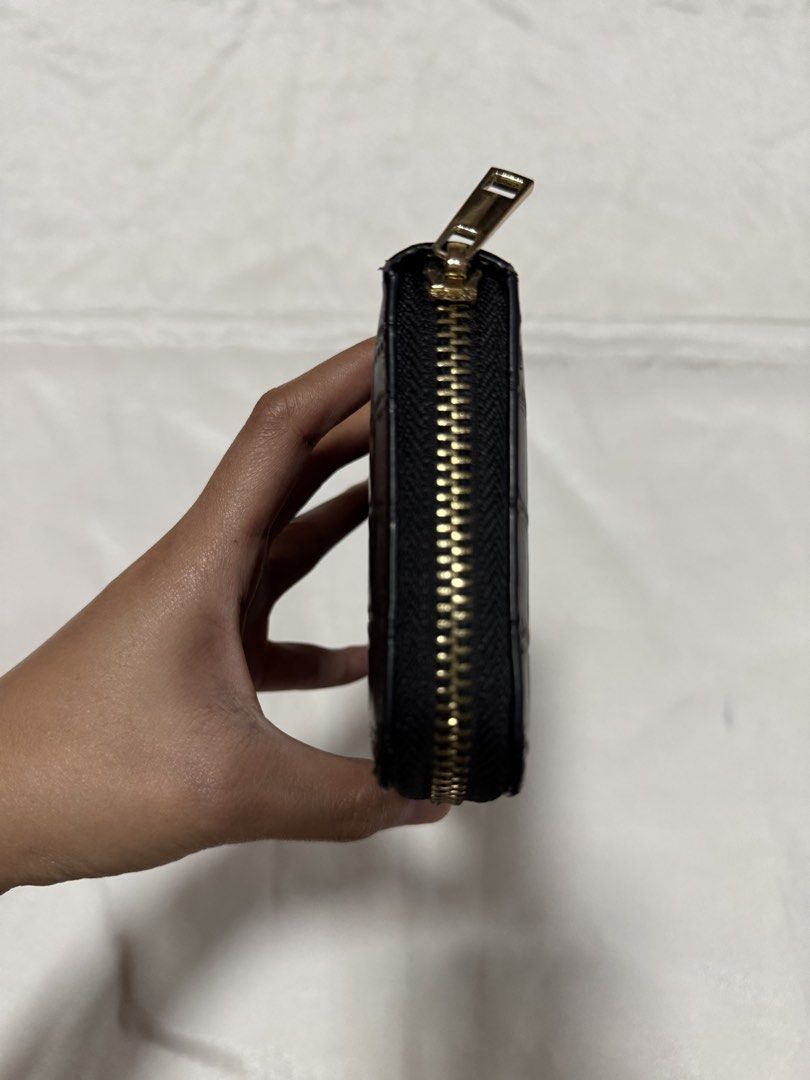 Miniso Long Zip-around Wallet (Category: Wallets & Card holders) located in Baguio. Submitted by everythingmustgo2600 (Listing ID 1461230220, Image 3). Description: black crocodile-embossed long zip-around wallet..