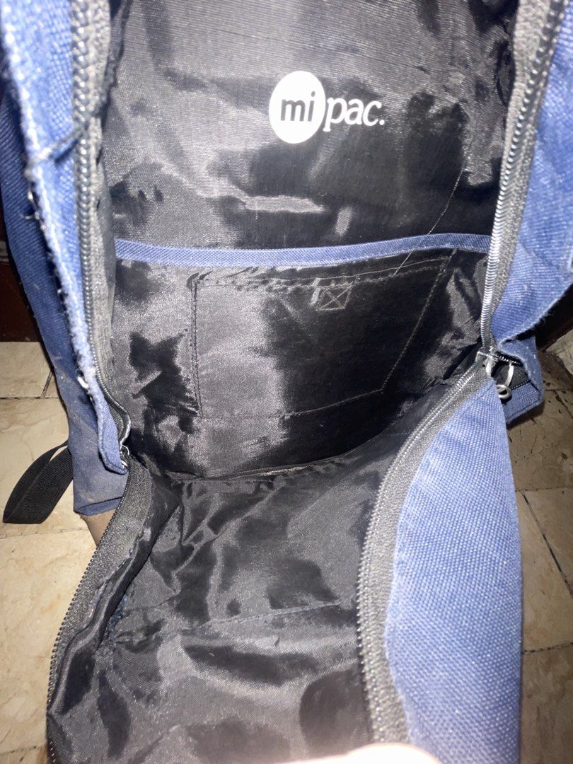 Mi-Pac Backpack Classic Navy Blue (Category: Luxury Bags & Wallets) located in Manila. Submitted by thriftgod67 (Listing ID 1461223353, Image 3). Description: Issues seen on the photos Needs cleaning, broken zipper, signs of usage Loc: Pasig Santolan .