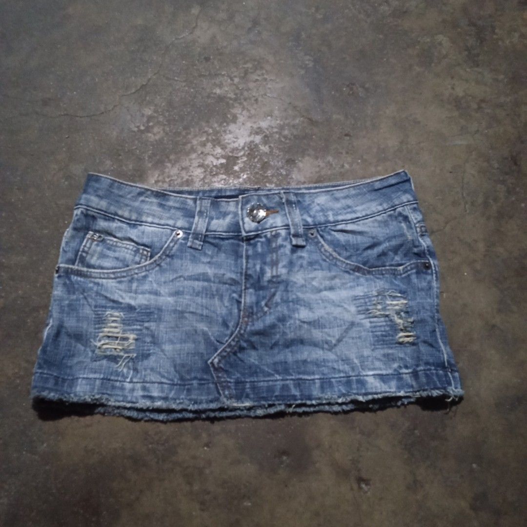 Miss sixty (Category: Skirts) located in Manila. Submitted by tcbukay_zxc25 (Listing ID 1461322855, Image 2). Description: excellent.