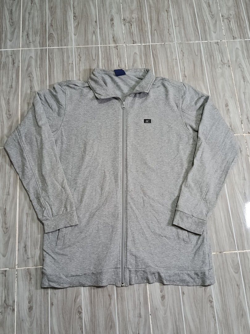 MIZUNO SPORTS TRACK JACKET (freeshipping) (Category: Activewear) located in Quezon City. Submitted by gyl-stop (Listing ID 1461139989, Image 1). Description: free shipping stretchable material 23.5 x 31 excellent condi cr: 9.8/10 issue: need wash maliit lang na yellow stain sa last pic.
