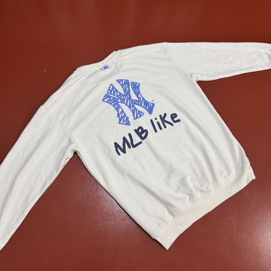 MLB NY YANKEES PULLOVER (Category: Coats, Jackets and Outerwear) located in Pasig City. Submitted by buzzthrifty (Listing ID 1461226903, Image 2). Description: SIZE M-L 22x27 EXCELLENT CONDITION .
