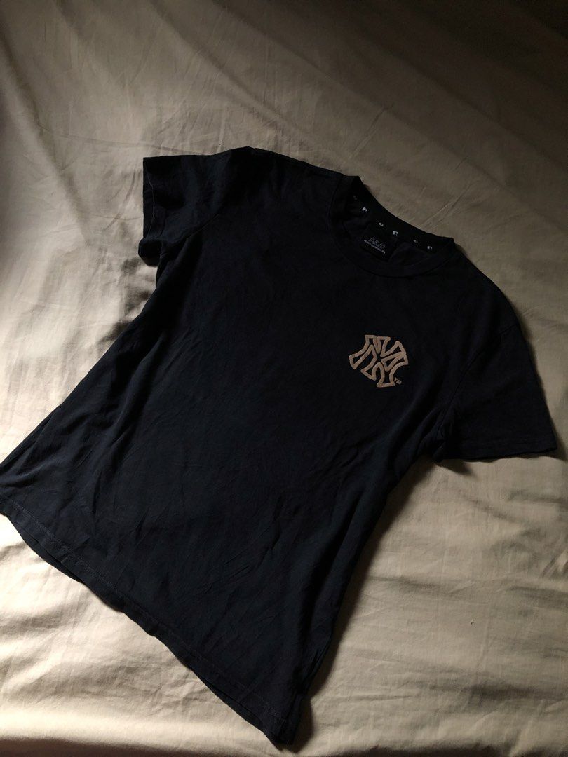 MLB NY Yankees shirt w/ back hit (Category: Formal Shirts) located in Muntinlupa City. Submitted by josh_fitsnfinds (Listing ID 1461165539, Image 1). Description: no issue, no cracked prints, M on tag .