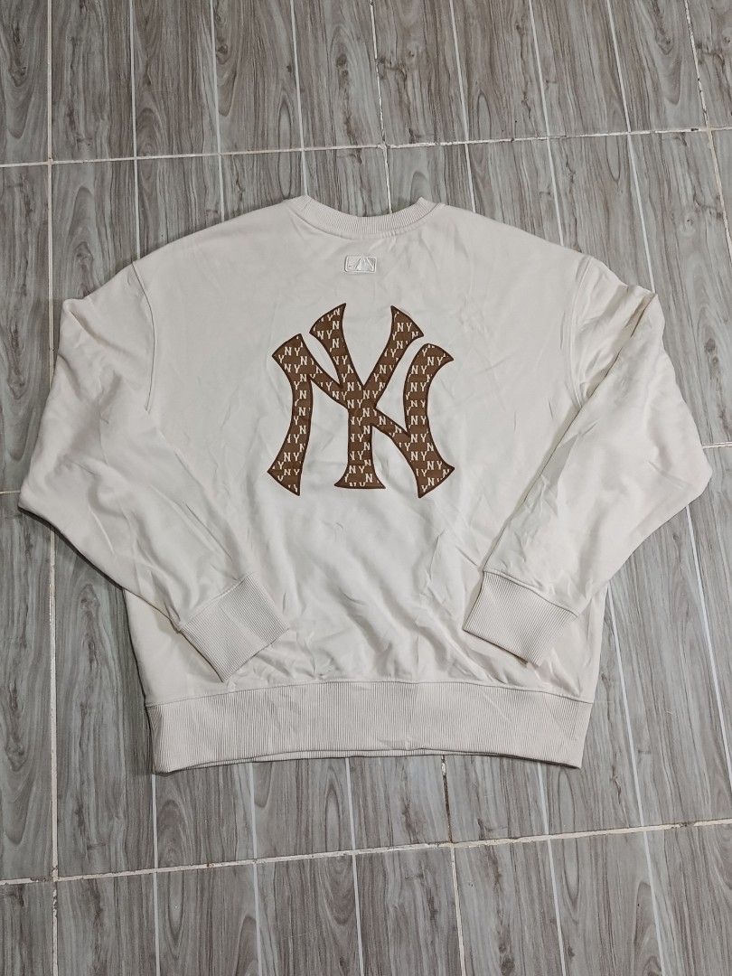 MLB NY YANKEES SWEATER JACKET (freeshipping) (Category: Coats, Jackets and Outerwear) located in Quezon City. Submitted by gyl-stop (Listing ID 1461140232, Image 2). Description: free shipping 24 x 26 excellent condi/ good as new cr: 9.8/10 issue: none.