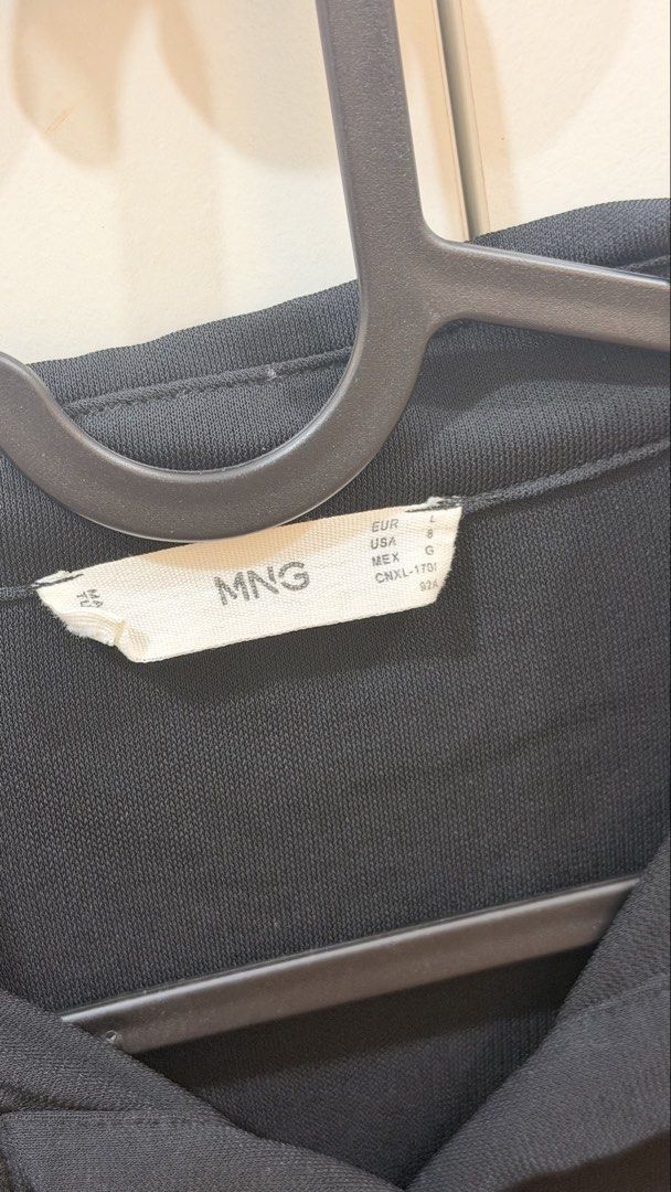 MNG Button Down Long Sleeves Polo [Size: Large] (Category: Blouses) located in Manila. Submitted by _micaaahsl (Listing ID 1461281849, Image 2). Description: Mango Button Down Long sleeves Polo Size: Large Location: Sta Mesa, Manila.