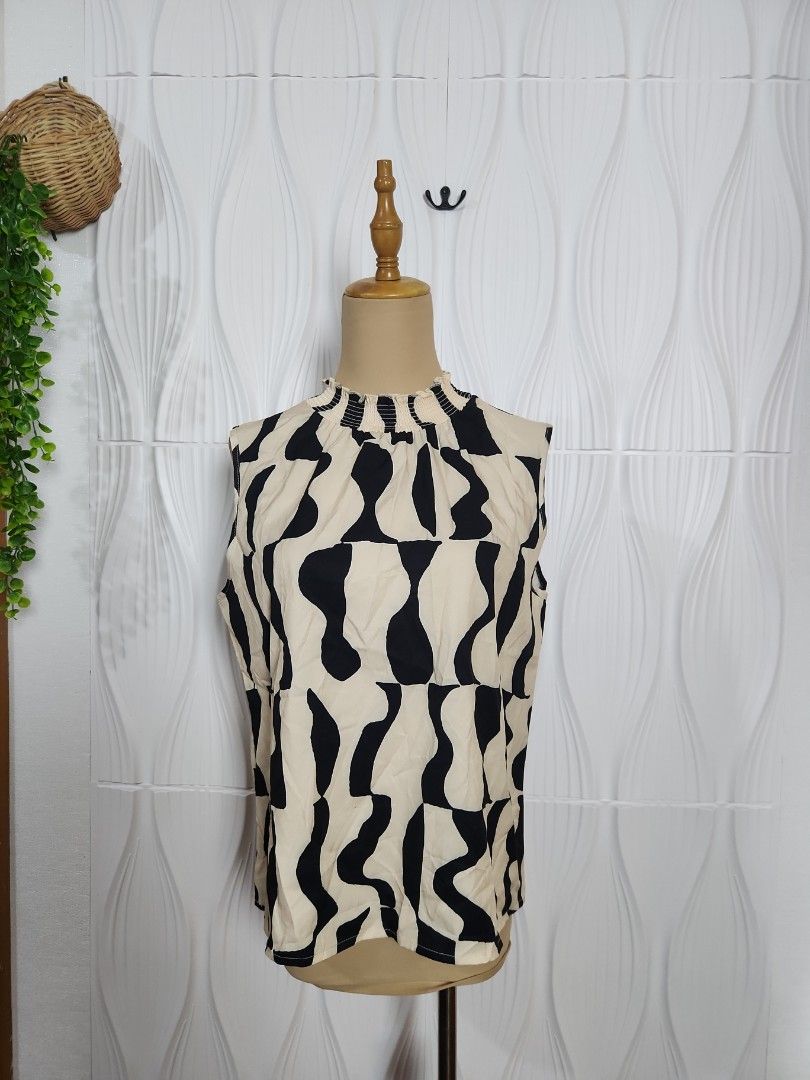 Mock Neck Sleeveless (Category: Sleeveless) located in Marikina City. Submitted by KanamiFinds (Listing ID 1461249510, Image 1). Description: Bust: 40 to 42 inches Length: 20 inches from shoulders.