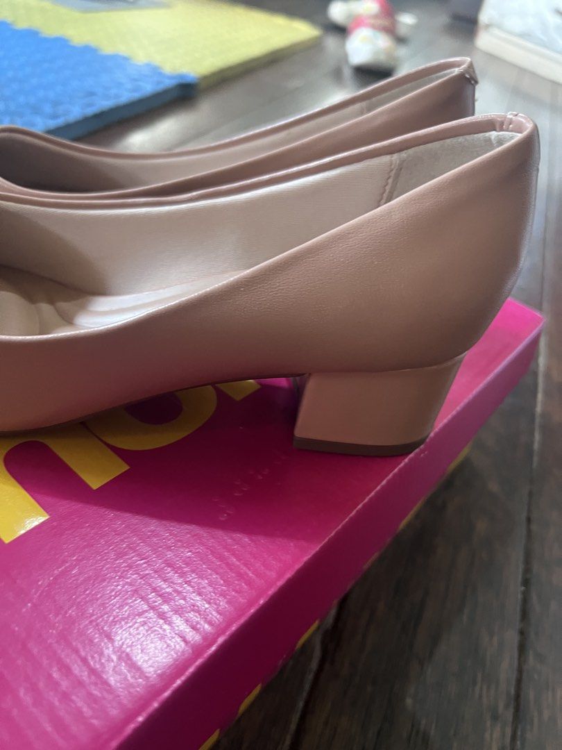 Moleca Beige Nude Pointed Toe Block Heels Size 37 (Category: Heels) located in Makati City. Submitted by coollections (Listing ID 1461168178, Image 3). Description: - Brand: Beira Rio - Color: Neutral Beige - Style: Pointed Toe Heels - Heel Type: Comfortable Block Heel - Size: 37 EUR - Condition: Comes with original box - Perfect for: Work or casual outings 24-24.5cm insole Brand new Rfs: wrong size.