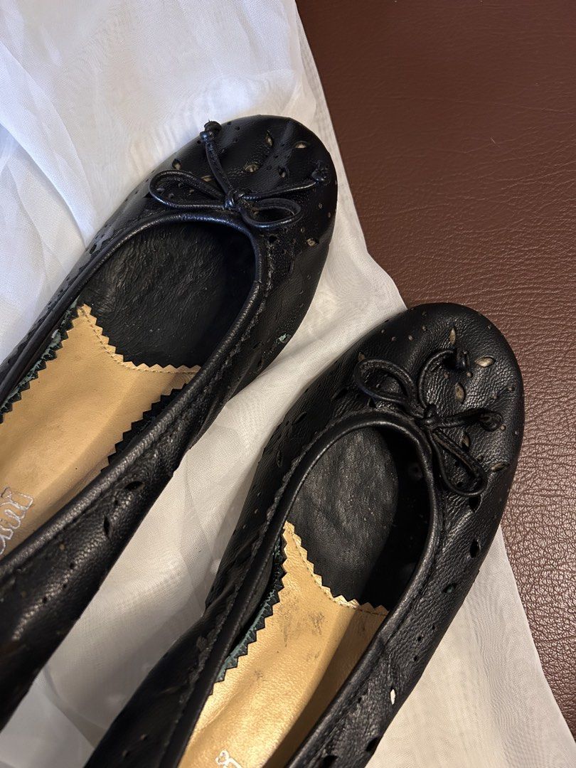 MOMOMI EYELET HEELS (Category: Heels) located in Baguio. Submitted by chmlnstudio (Listing ID 1461301873, Image 3). Description: BLACK CUTOUT BOW KITTEN HEELS Product Details ✦ Brand: Momomi ✦ Style: Laser-Cut Bow Detail Kitten Heels / Ballet Pumps ✦ Color: Classic Black ✦ Size: US 7 - 7.5 (37 - 38) Material & Features: ⟢ Soft textured leather upper with floral eyelet cutout detailing ⟢ Cute front bow accent at the toe cap ⟢ Low kitten heel desig