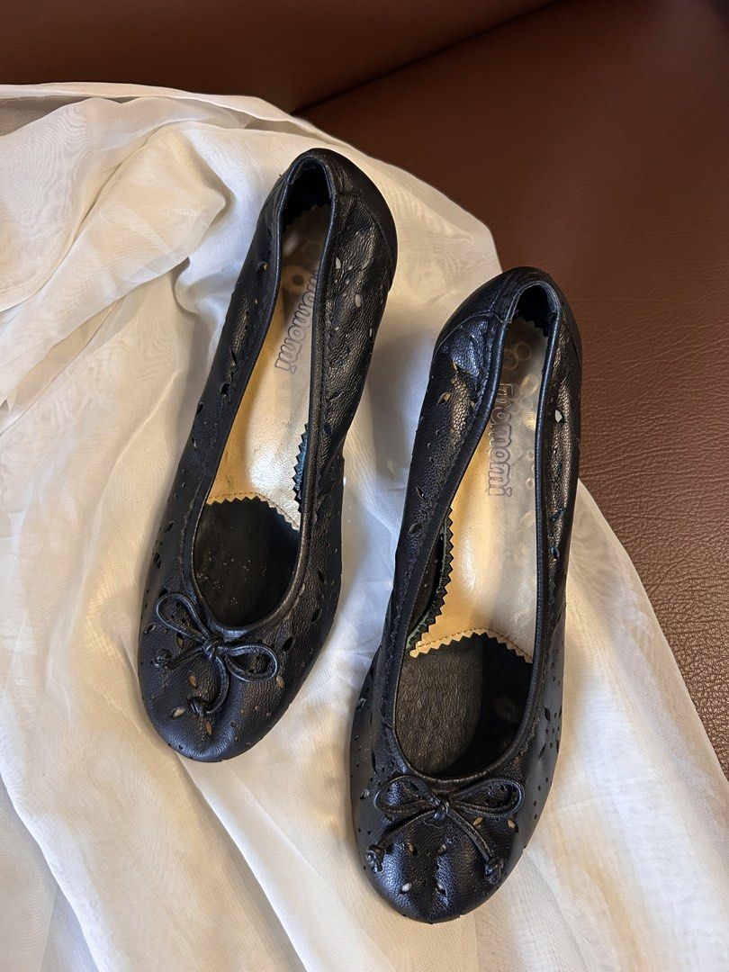 MOMOMI EYELET HEELS (Category: Heels) located in Baguio. Submitted by chmlnstudio (Listing ID 1461301873, Image 2). Description: BLACK CUTOUT BOW KITTEN HEELS Product Details ✦ Brand: Momomi ✦ Style: Laser-Cut Bow Detail Kitten Heels / Ballet Pumps ✦ Color: Classic Black ✦ Size: US 7 - 7.5 (37 - 38) Material & Features: ⟢ Soft textured leather upper with floral eyelet cutout detailing ⟢ Cute front bow accent at the toe cap ⟢ Low kitten heel desig