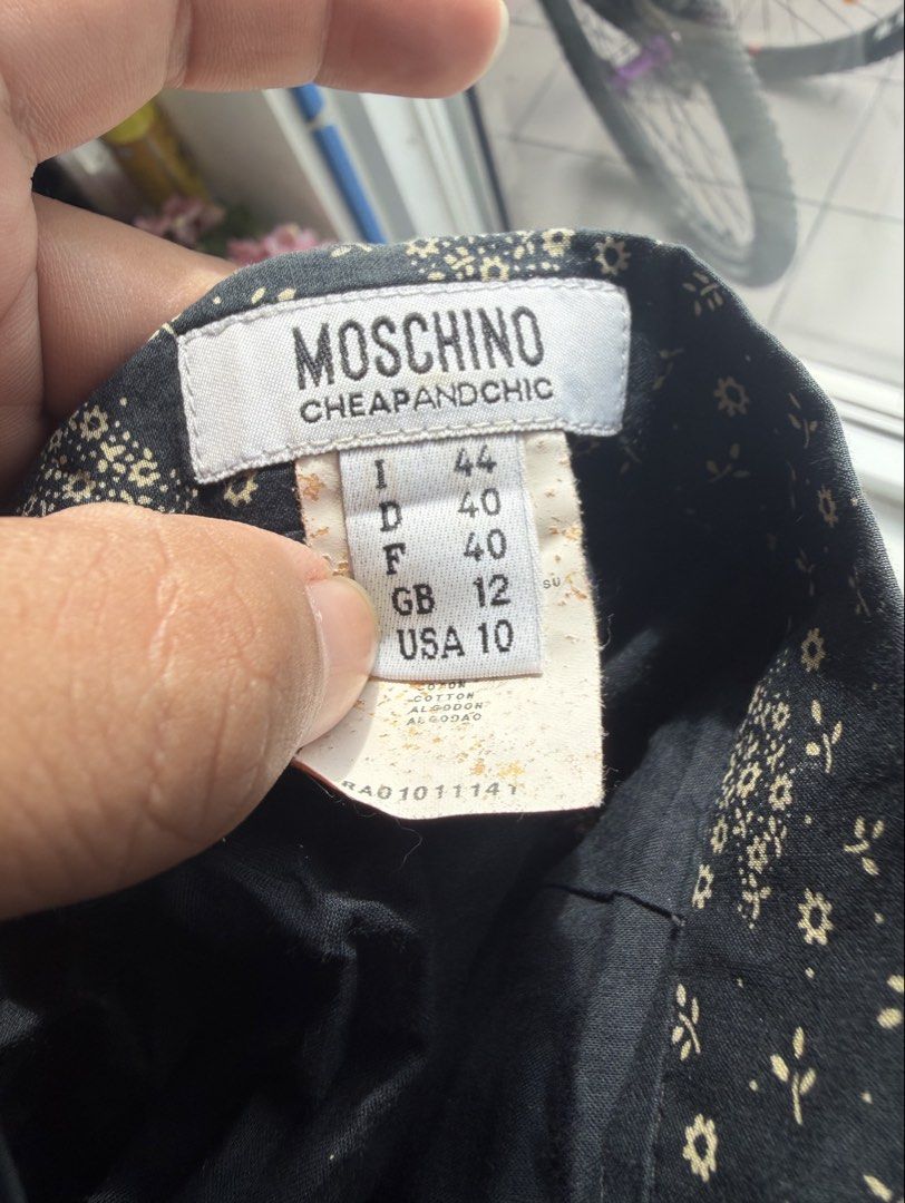 Moschino cheapandchic (Category: Skirts) located in Quezon City. Submitted by macleen17 (Listing ID 1461256703, Image 3). Description: Moschino cheapandchic Size US 10 Excellent Condition Floral design.