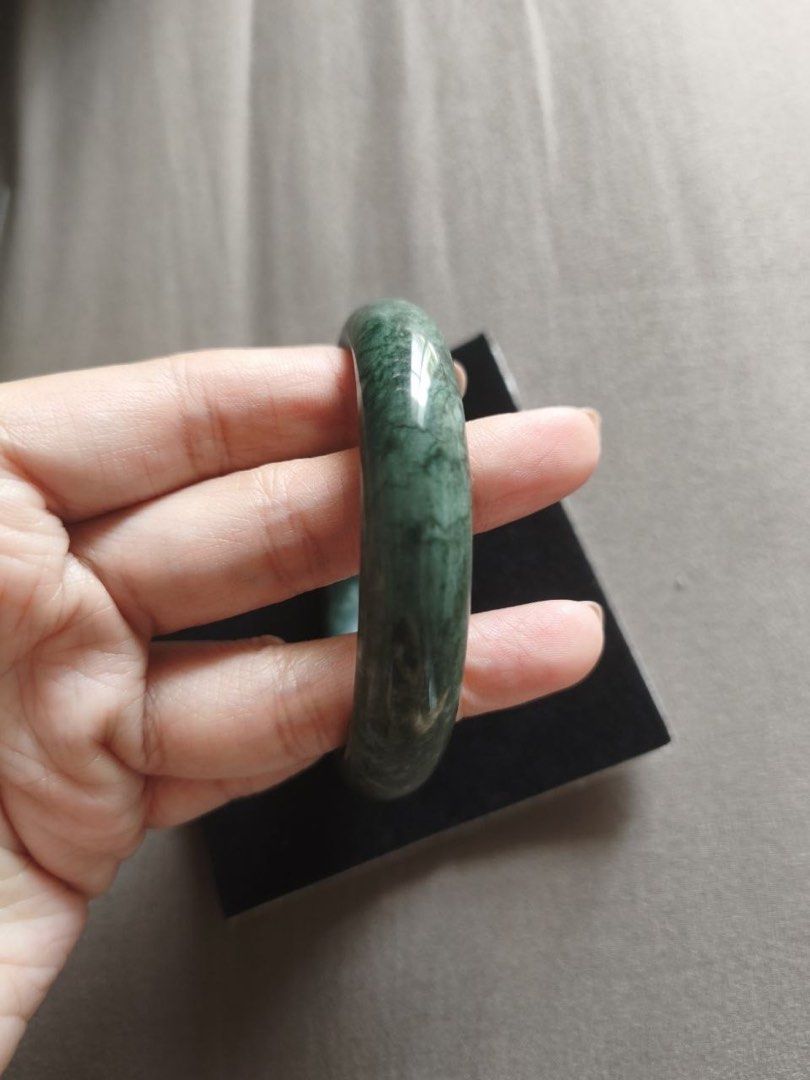 moss green quartzite jade bangle 53/54mm (Category: Bracelets) located in Quezon City. Submitted by _shopsnatched88 (Listing ID 1461165803, Image 2). Description: quartzite / carbonate jade natural stone, not resin glass nor plastic opaque, waxy, non reactive on uv pretty moss green color (evenly distributed color) 53/54mm diameter xsmall wrist size with certificate .