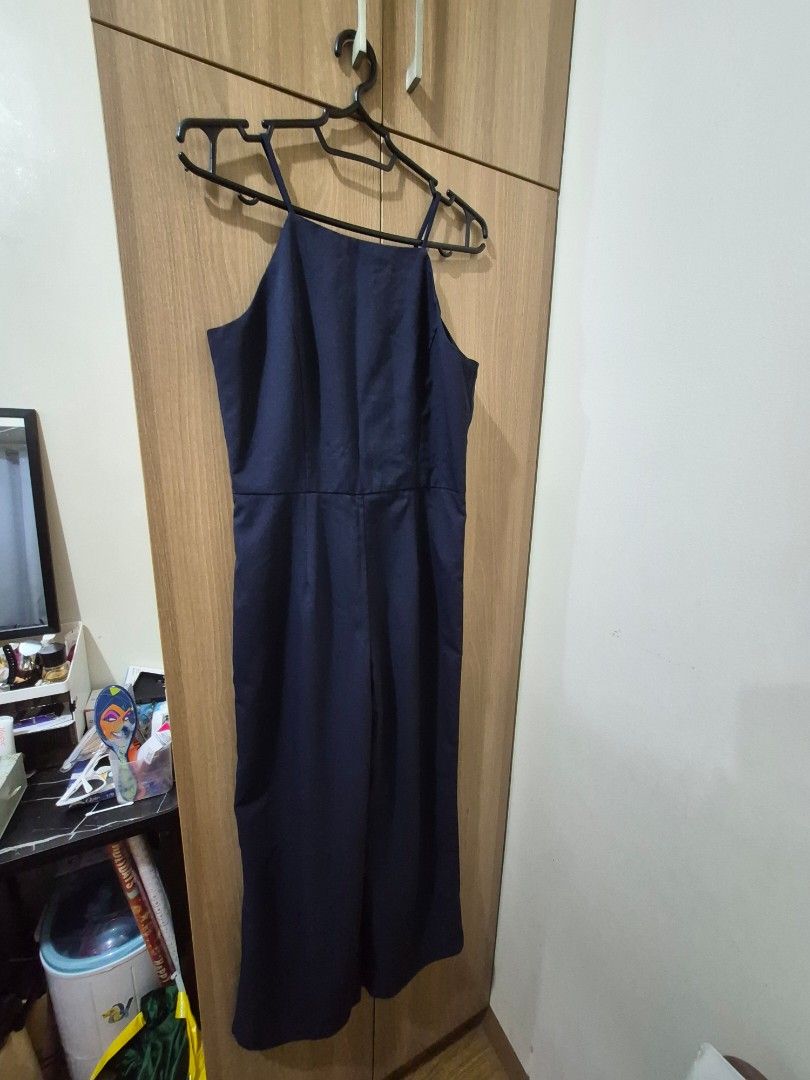 Mossimo Navy Blue Sleeveless Jumpsuit Size M (Category: Jumpsuits) located in Mandaluyong City. Submitted by cldnmoris (Listing ID 1461277529, Image 1). Description: - Navy blue sleeveless jumpsuit - Brand: Mossimo - Size: Medium (M) - Closure: Zipper at the back - Style: Suitable for both casual and dressy occasions - Features: Comfortable and stylish.