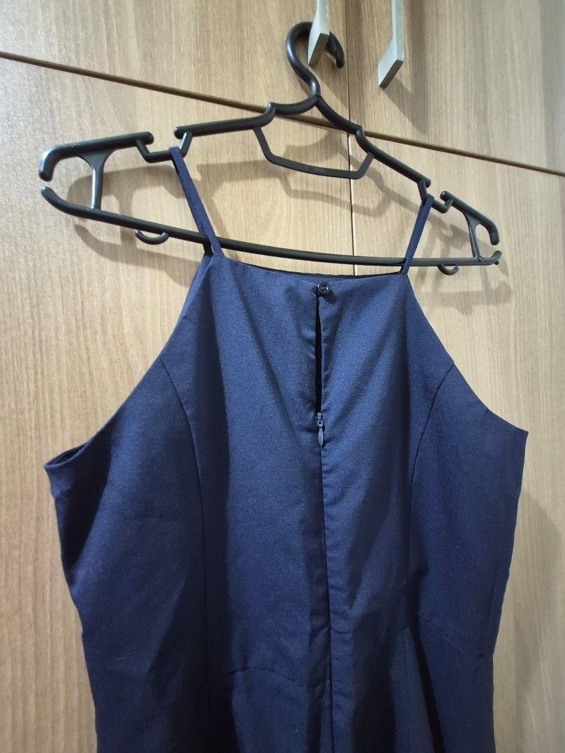 Mossimo Navy Blue Sleeveless Jumpsuit Size M (Category: Jumpsuits) located in Mandaluyong City. Submitted by cldnmoris (Listing ID 1461277529, Image 3). Description: - Navy blue sleeveless jumpsuit - Brand: Mossimo - Size: Medium (M) - Closure: Zipper at the back - Style: Suitable for both casual and dressy occasions - Features: Comfortable and stylish.