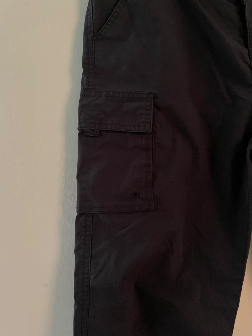 Mountain Warehouse Black Cargo Pants (Category: Other Bottoms) located in Tagum. Submitted by declutterflyy (Listing ID 1461132815, Image 2). Description: .