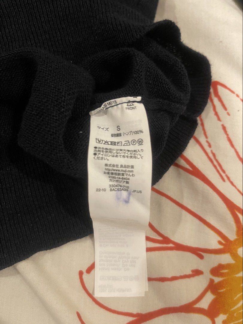 Muji 100% Hemp crew neck sweater (Category: Longsleeves) located in Quezon City. Submitted by booktt (Listing ID 1461310770, Image 3). Description: super comfy 100% hemp lp posted crew neck sweater.
