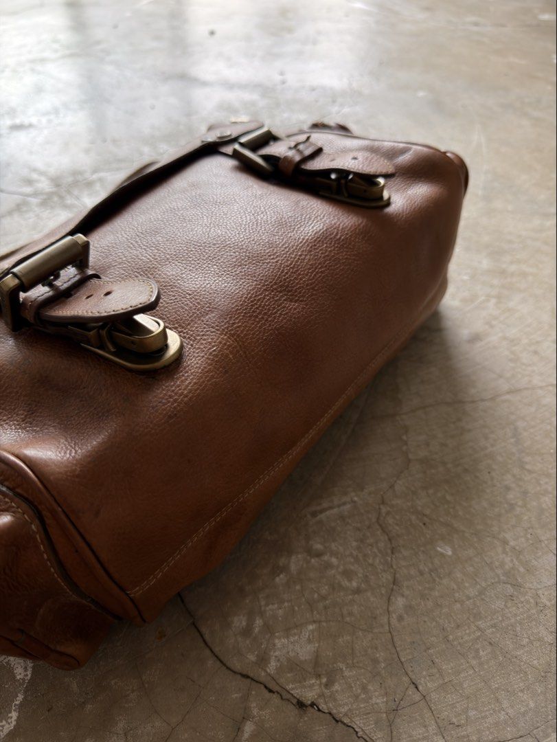 Mulberry leather Messenger bag (Category: Sling Bags) located in Alfonso. Submitted by jbcamet (Listing ID 1461283772, Image 2). Description: - Classic brown mulberry leather messenger bag - Durable canvas strap - Stylish brass hardware - Multiple pockets and compartments for organization - Ideal for everyday use or travel - Shows some signs of wear, enhancing its vintage charm - Plenty of life left, ready for new adventures.