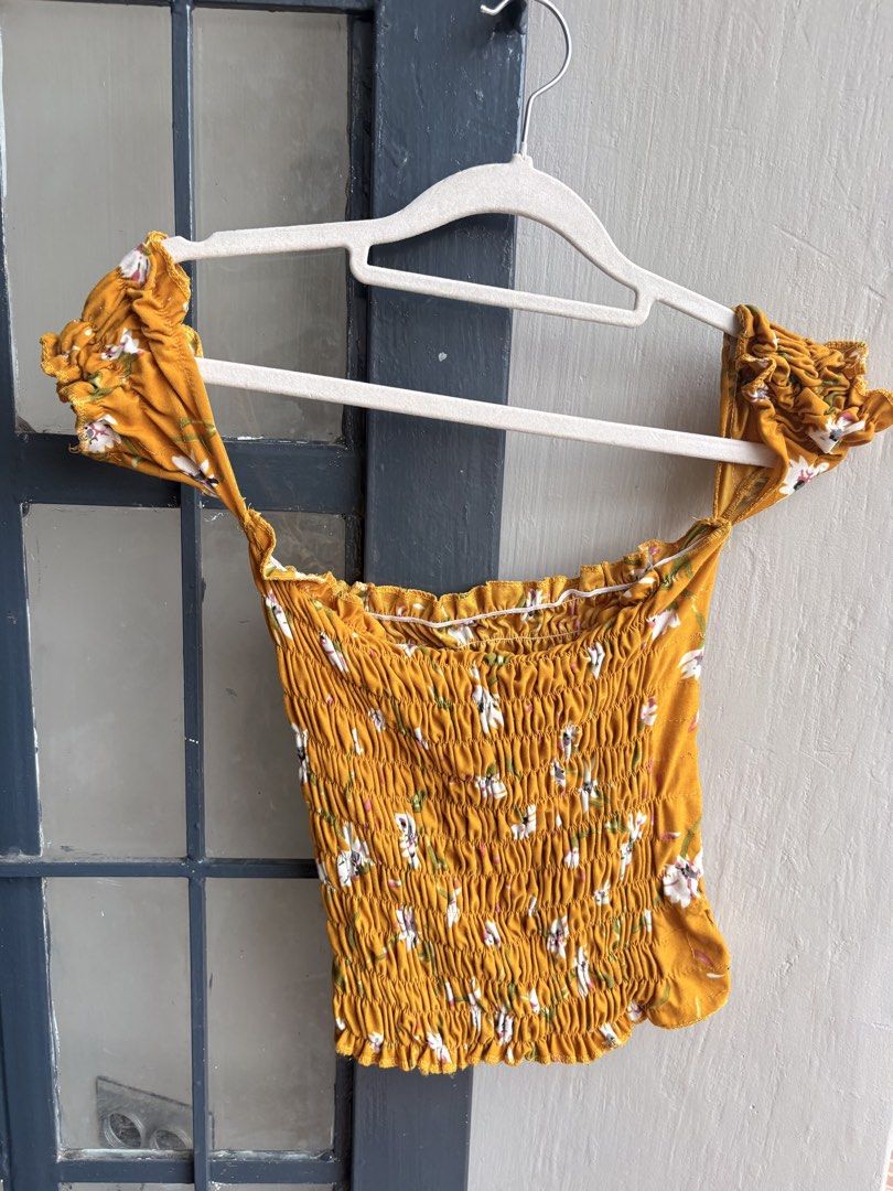 Mustard Yellow Smocked Floral Crop Top (Category: Blouses) located in Cainta. Submitted by declutteringprelovedbyzelle (Listing ID 1461246292, Image 1). Description: .