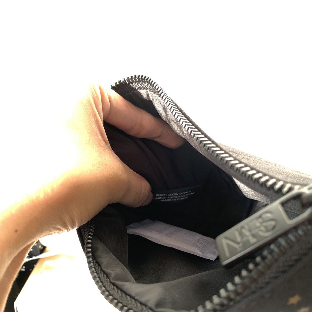 NARS - Make up pouch [ CHRISTMAS GIFT ] 🎁 (Category: Purses & Pouches) located in Rizal. Submitted by foya.philippines (Listing ID 1461252408, Image 3). Description: .
