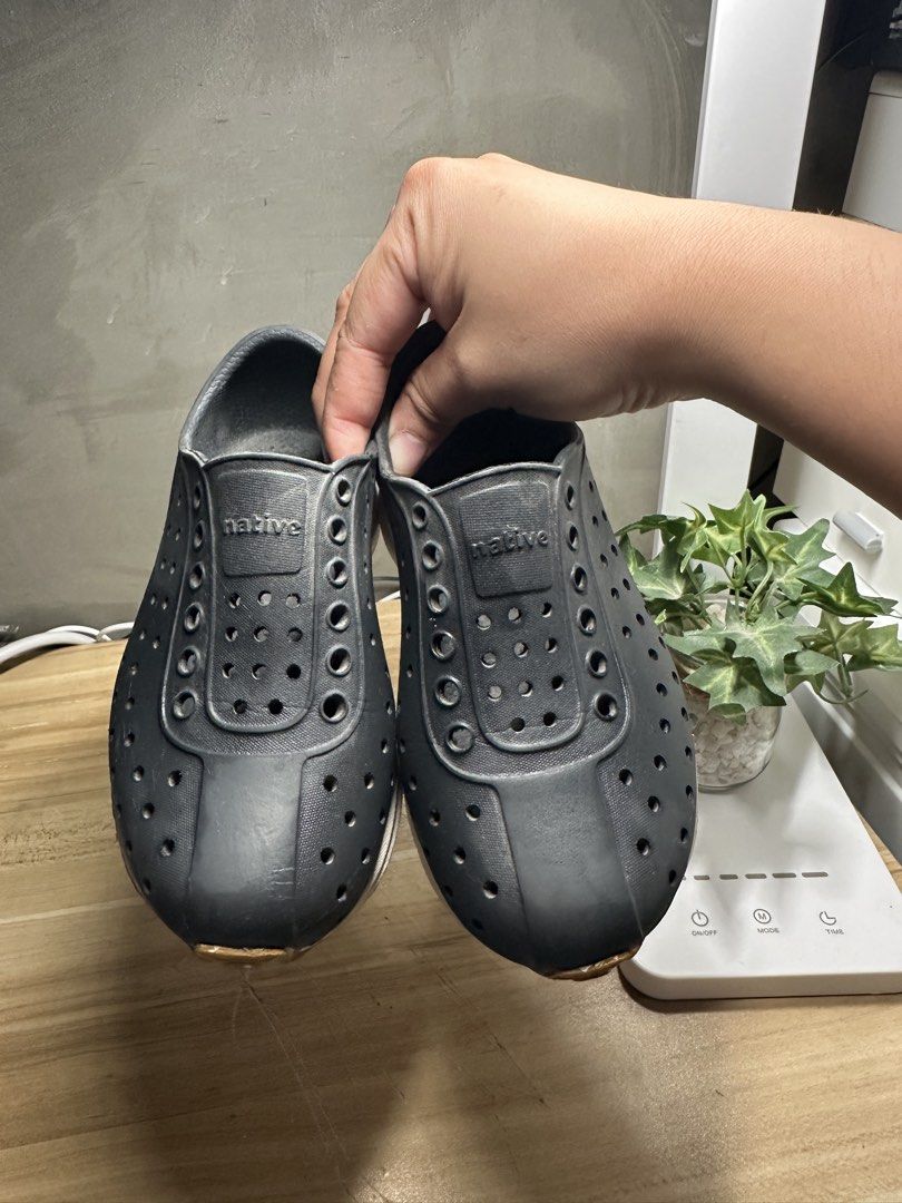 Native Robbie Sugarlite size C10 (Category: Babies & Kids Fashion) located in Taguig. Submitted by fatimajanne (Listing ID 1461262953, Image 2). Description: - bought from Res Toe Run - for toddler 1-3 yrs old - in good conditon Location: Taguig / Sta Rosa Laguna.