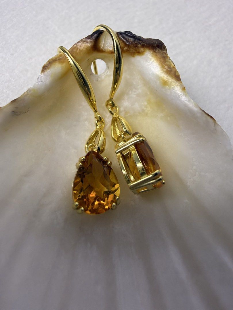 Natural Citrine Dangling Earrings - Pear (Category: Earrings) located in Baguio. Submitted by mooi.kuryba (Listing ID 1461293308, Image 2). Description: Citrine, with its sunny hues, is not only an aesthetically pleasing gem but also renowned for its numerous benefits and positive properties. ☀️ Often regarded as the stone of prosperity, joy, and energy, citrine exudes a powerful positive energy that can significantly impact both physical and emo