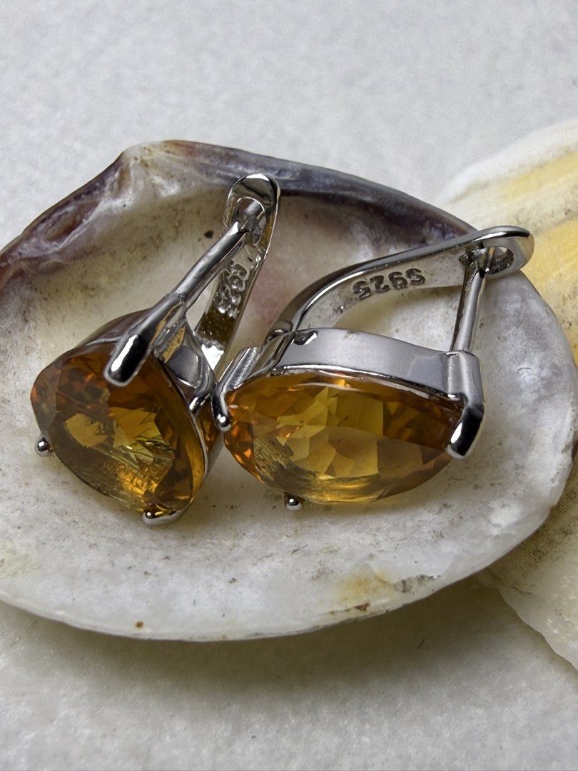 Natural Citrine Huggie Earrings - Pear (Category: Earrings) located in Baguio. Submitted by mooi.kuryba (Listing ID 1461295020, Image 2). Description: Citrine, with its sunny hues, is not only an aesthetically pleasing gem but also renowned for its numerous benefits and positive properties. ☀️ Often regarded as the stone of prosperity, joy, and energy, citrine exudes a powerful positive energy that can significantly impact both physical and emoti