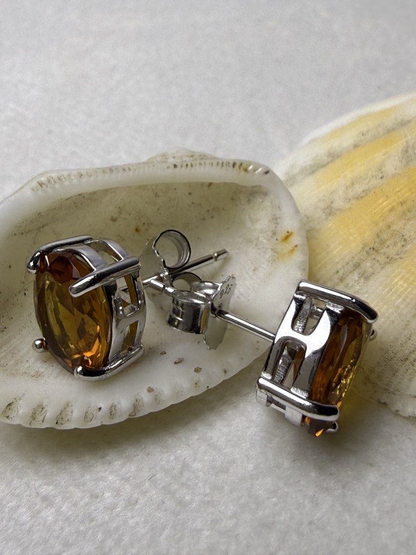 Natural Citrine Oval Stud Earrings (Category: Earrings) located in Baguio. Submitted by mooi.kuryba (Listing ID 1461296275, Image 2). Description: Citrine, with its sunny hues, is not only an aesthetically pleasing gem but also renowned for its numerous benefits and positive properties. ☀️ Often regarded as the stone of prosperity, joy, and energy, citrine exudes a powerful positive energy that can significantly impact both physical and emotional