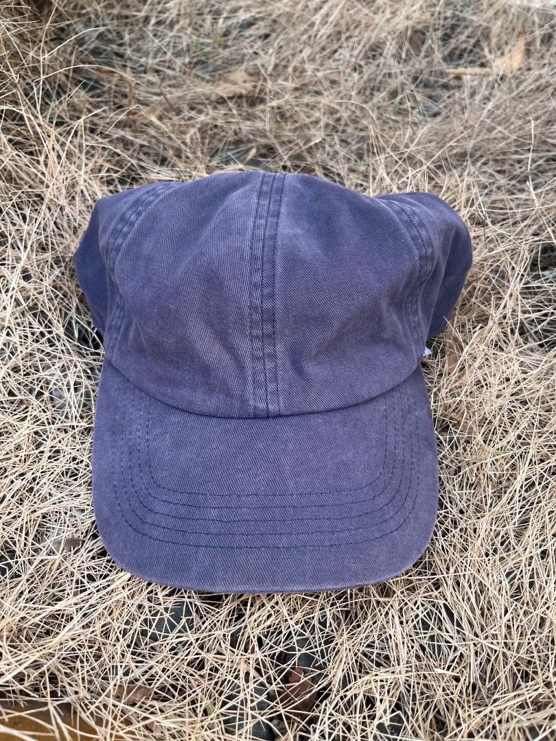 Navy Blue Gap Cap (Category: Caps & Hats) located in Roxas City. Submitted by gothriftaholic (Listing ID 1461301655, Image 1). Description: Loc: Roxas, Capiz ( VISAYAS ) Good condition, have a minimal issue color rate 9/10 DM me.