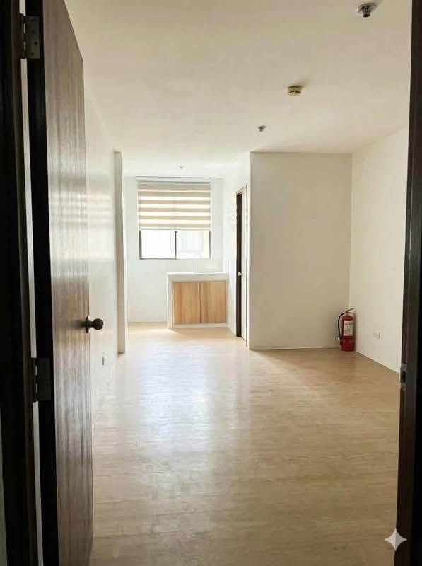 NEVER OCCUPIED BALI OASIS ONE BEDROOM (Category: Room Rentals) located in Manila. Submitted by klengsison65599 (Listing ID 1461132779, Image 1). Description: 🏡 FOR RENT — 1BR CONDO | BALI OASIS ONE, SANTOLAN, PASIG ✨ NEVER OCCUPIED • 34.65 SQM • WITH BALCONY 💰 ₱19,000 /month INCLUSIVE OF ASSOCIATION DUES worth 3,000. Looking for a clean, bright and peaceful 1-bedroom condo in a convenient location? This one might be for you! 😊 ✔️ Never occupie