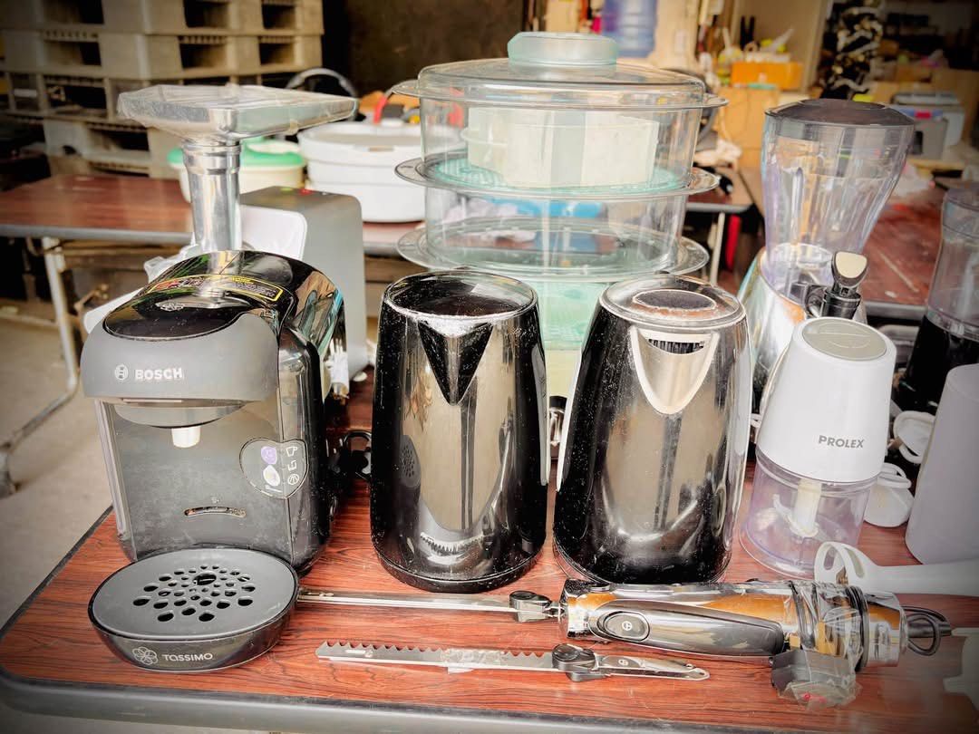 NEW ARRIVAL 🇬🇧🇯🇵 (Category: Other Kitchen Appliances) located in Manila. Submitted by starbalesukandjapansurplus (Listing ID 1461324090, Image 3). Description: - Assorted Kitchen Appliances for Sale - Items include: Kettles, Hand Blenders, Food Processors, Tassimo Coffee Machine - Brands: Bosch, Kenwood, Prolex, Moulinex - Some items are still in original packaging (brand new in box) - Ideal for students or anyone looking to equip their kitch
